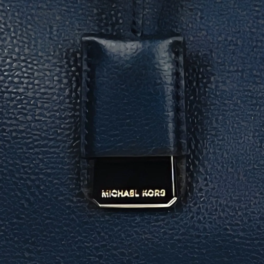 MICHAEL KORS KARSON Navy Leather Handbag w/Turnlock Design
